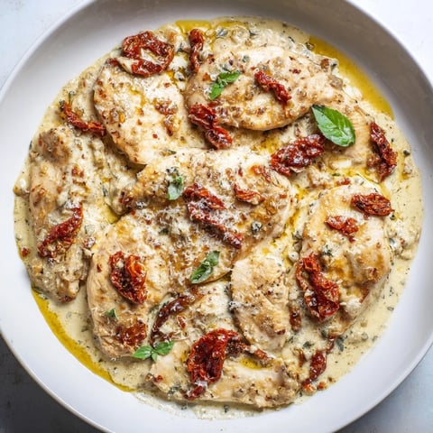 Creamy Marry Me Chicken with a Parmesan snow, ready for a special dinner and delicious flavor.